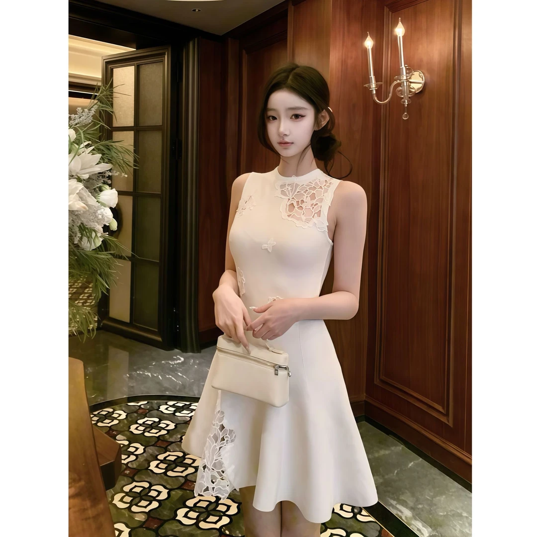 【雪落蔷薇】2026春季新款白色蕾丝镂空设计感无袖连衣裙收腰短裙女