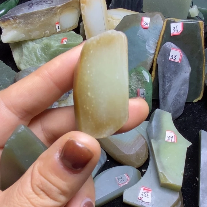 和田玉（糖玉）未镶嵌挂件