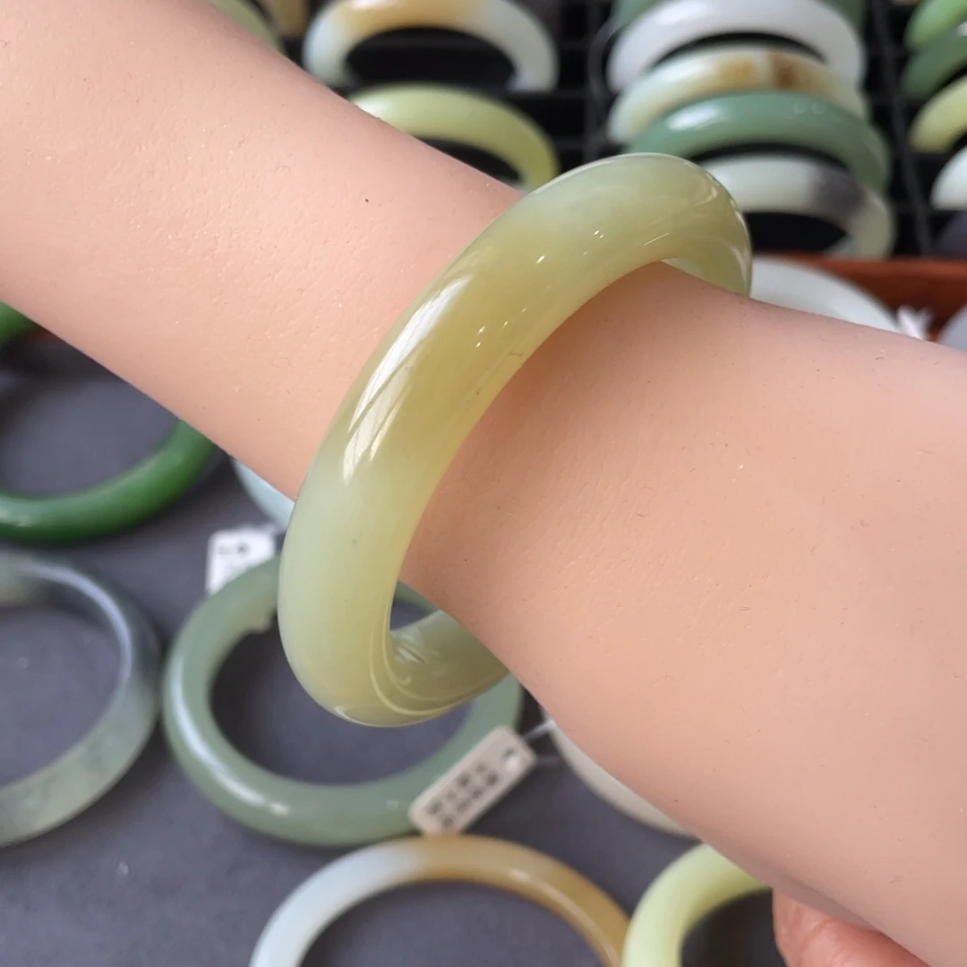 和田玉手镯未镶嵌58