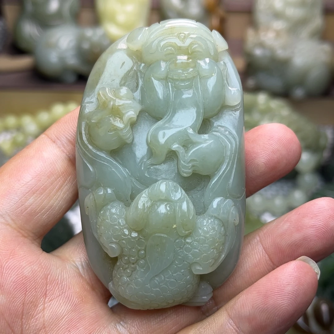 和田玉未镶嵌把件