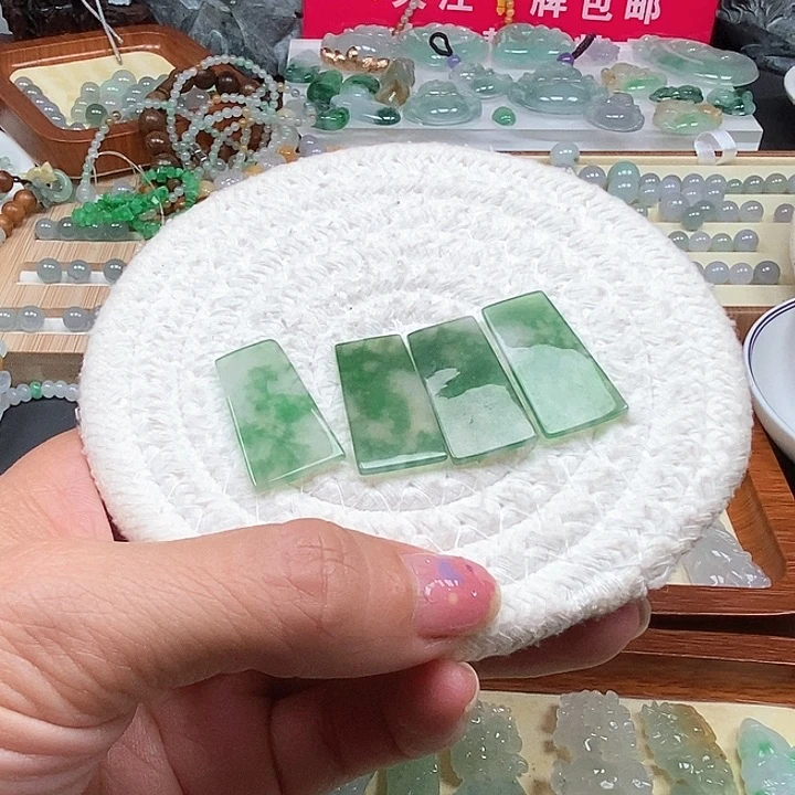 吊坠(不含链)未镶嵌翡翠一个100