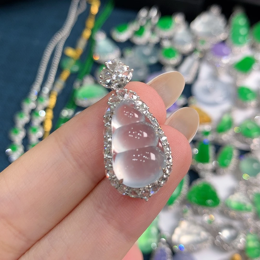 翡翠18K金镶嵌颈饰玻璃种炸光荧光白豆子 48小时鉴赏期