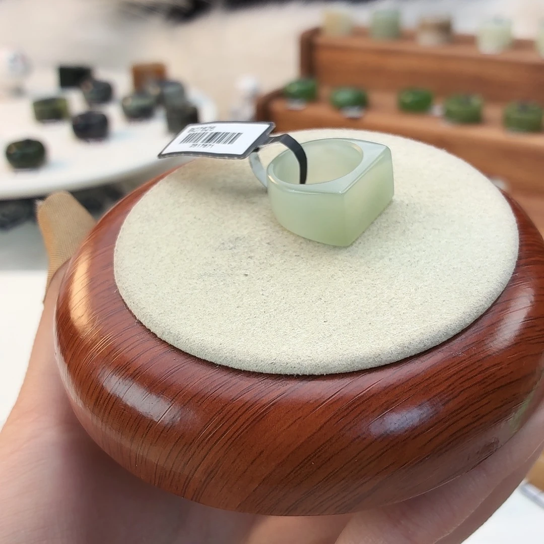 和田玉未镶嵌戒指浅水马鞍16.37mmj158