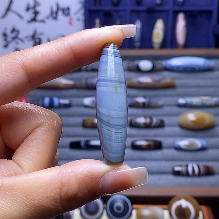 卢****玛瑙/玉髓未镶嵌颈饰