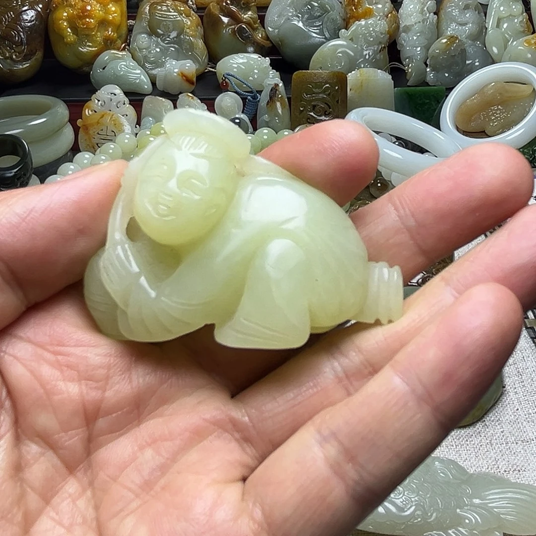 和田玉未镶嵌把件