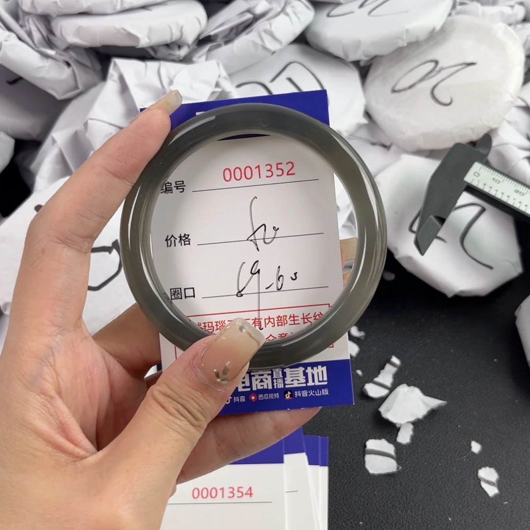 玛瑙/玉髓手镯未镶嵌1352