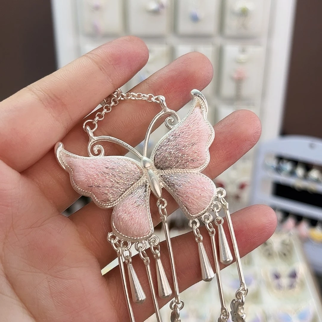 布艺合金蝴蝶吊坠