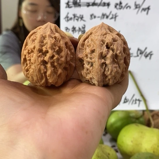 文玩核桃吊坠40牡丹纹