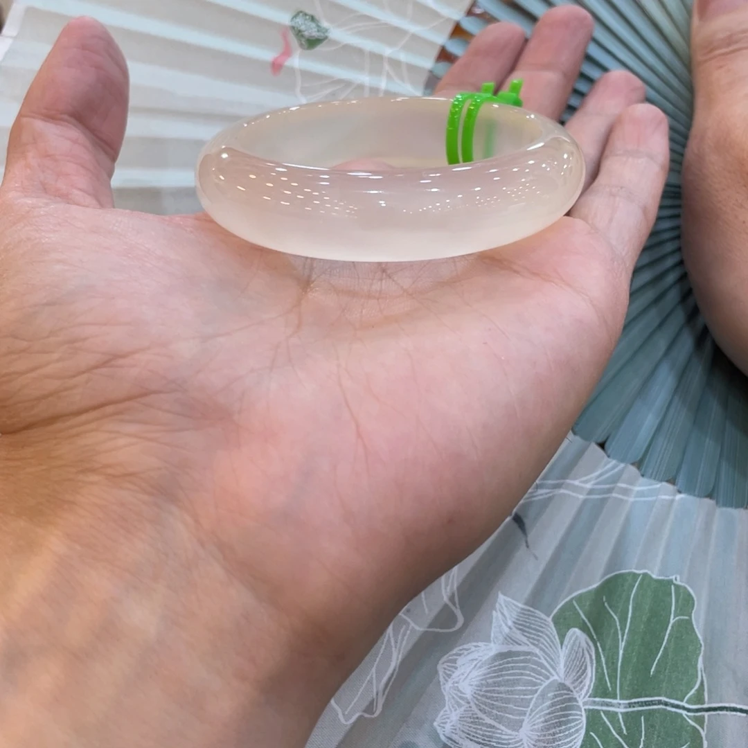 玛瑙/玉髓手镯未镶嵌J****