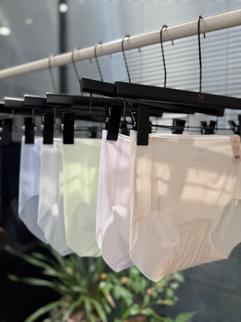 【小凉风】无痕运动舒适透气中腰中高腰内裤女士三角裤GM24560