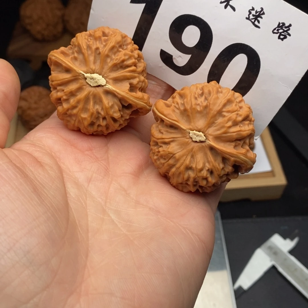 文玩核桃吊坠43宫灯