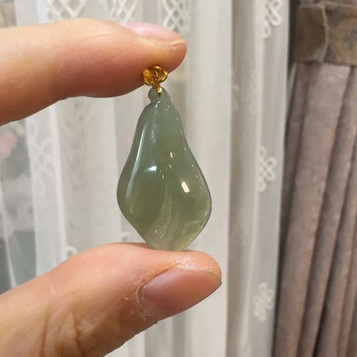 翡翠18K金镶嵌颈饰有钱花