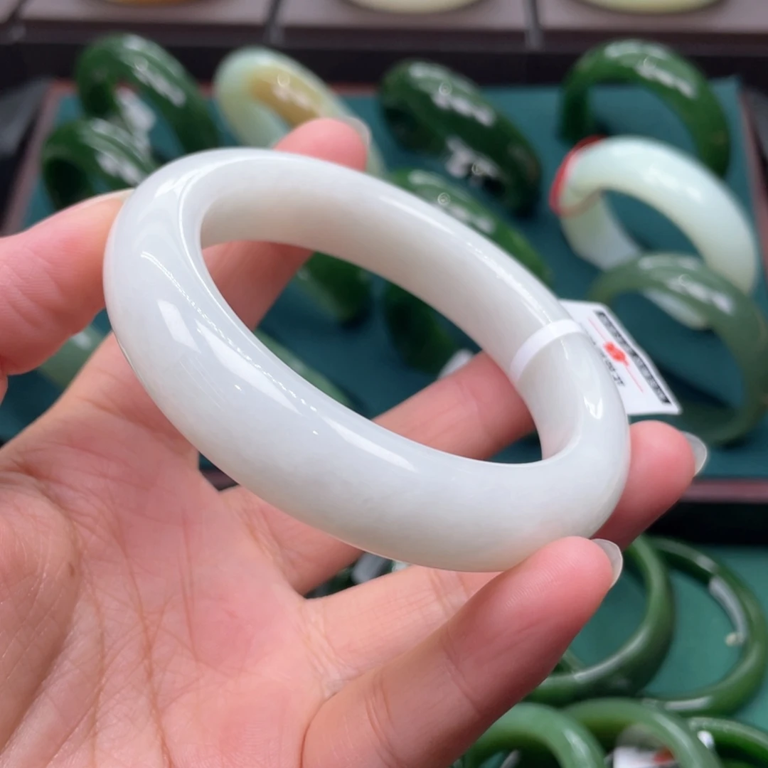 田***和田玉（碧玉）未镶嵌手镯