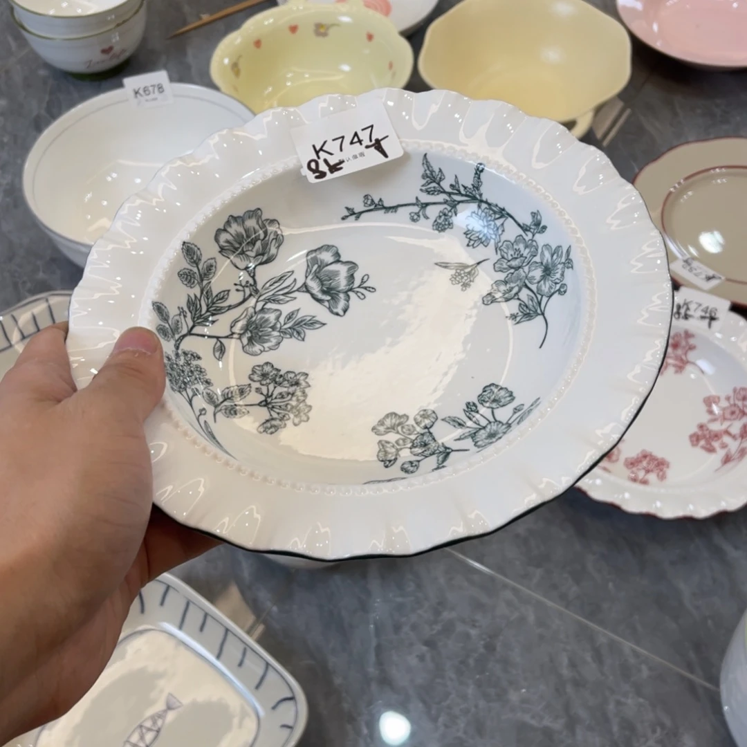 陶瓷微瑕餐具介意勿拍，满18飞！