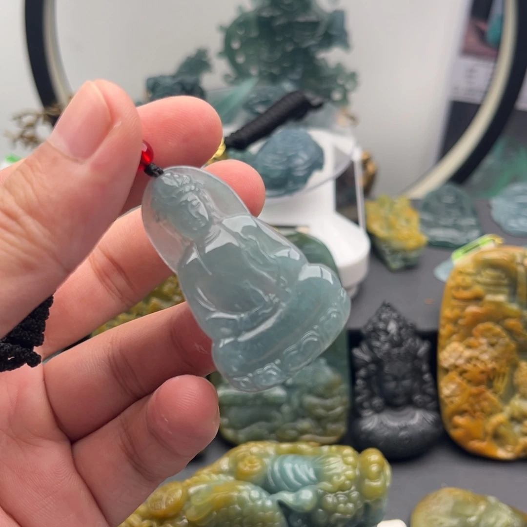 翡翠未镶嵌颈饰观音