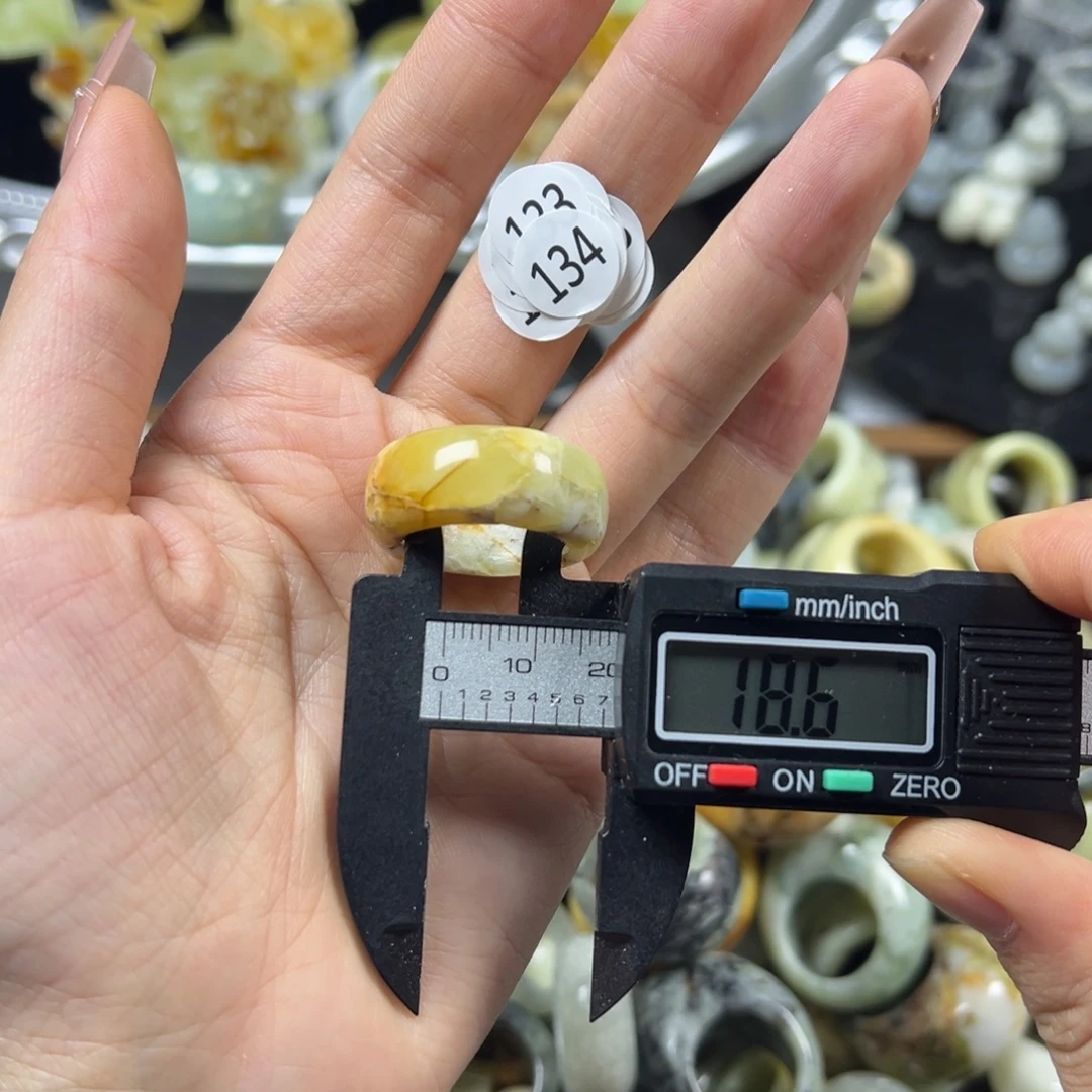 蛇纹石玉未镶嵌戒指