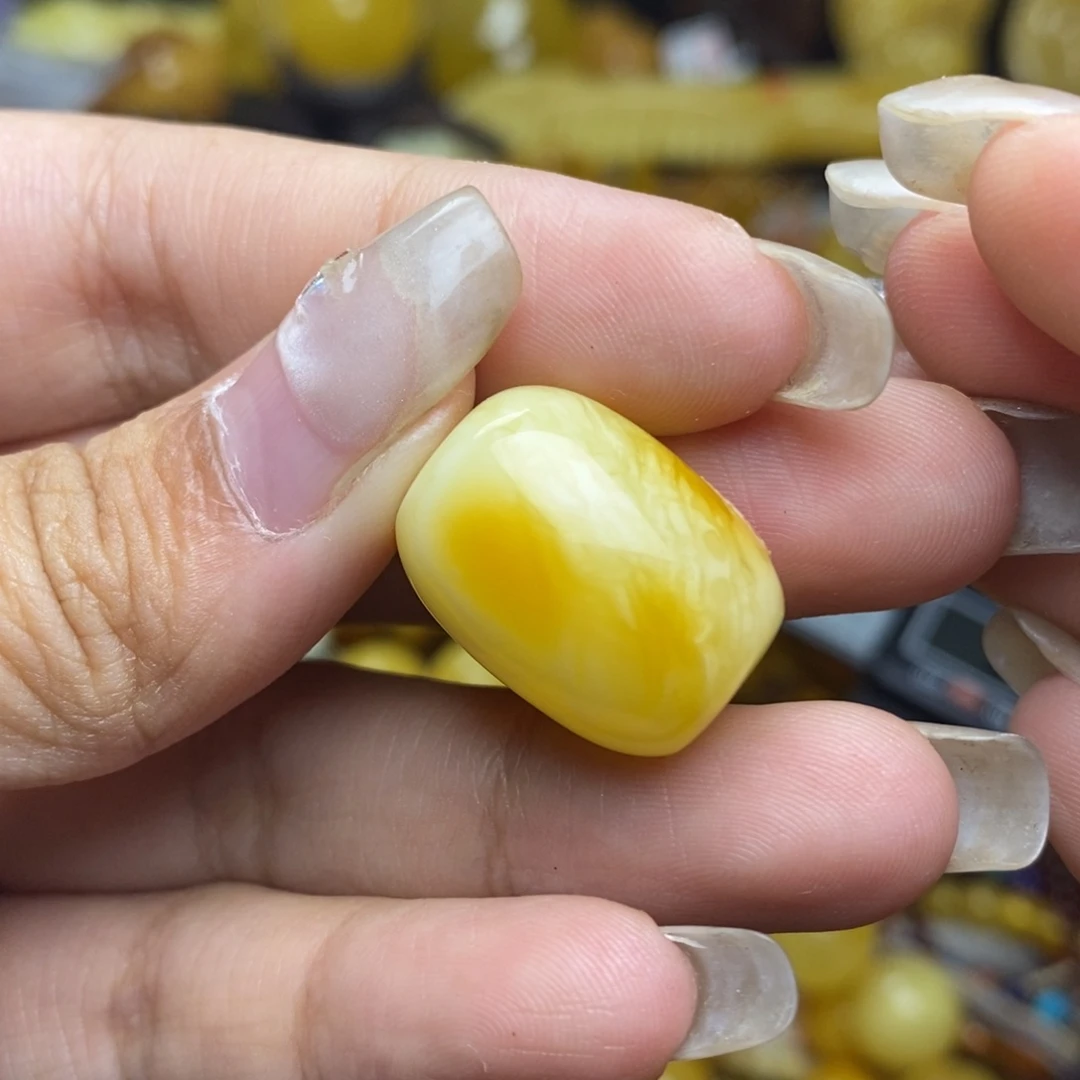 未镶嵌琥珀珠宝奇石