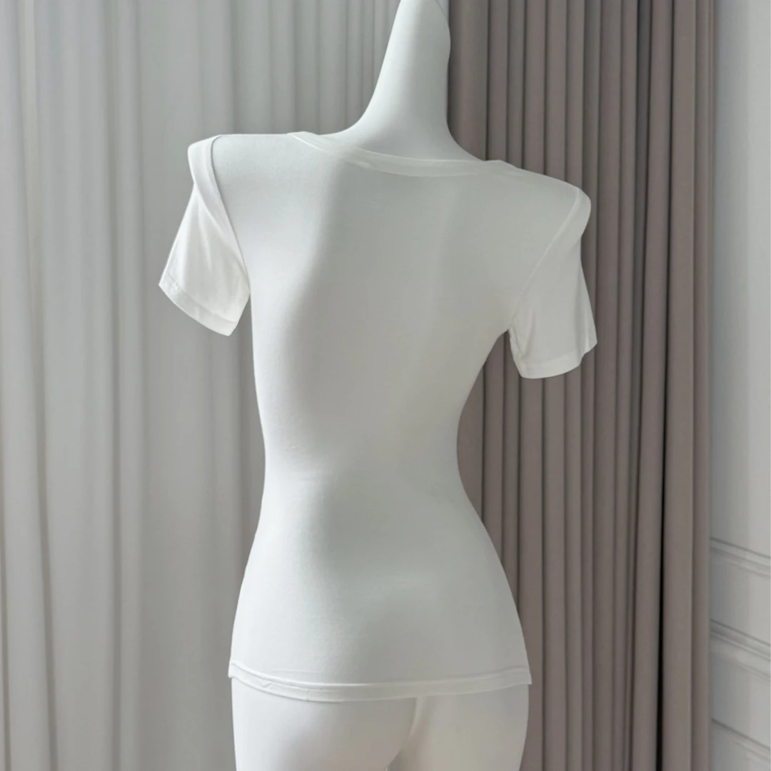 A1轮A10【奶皮T】穿过你就不想脱系列！双C自带掐腰感的T