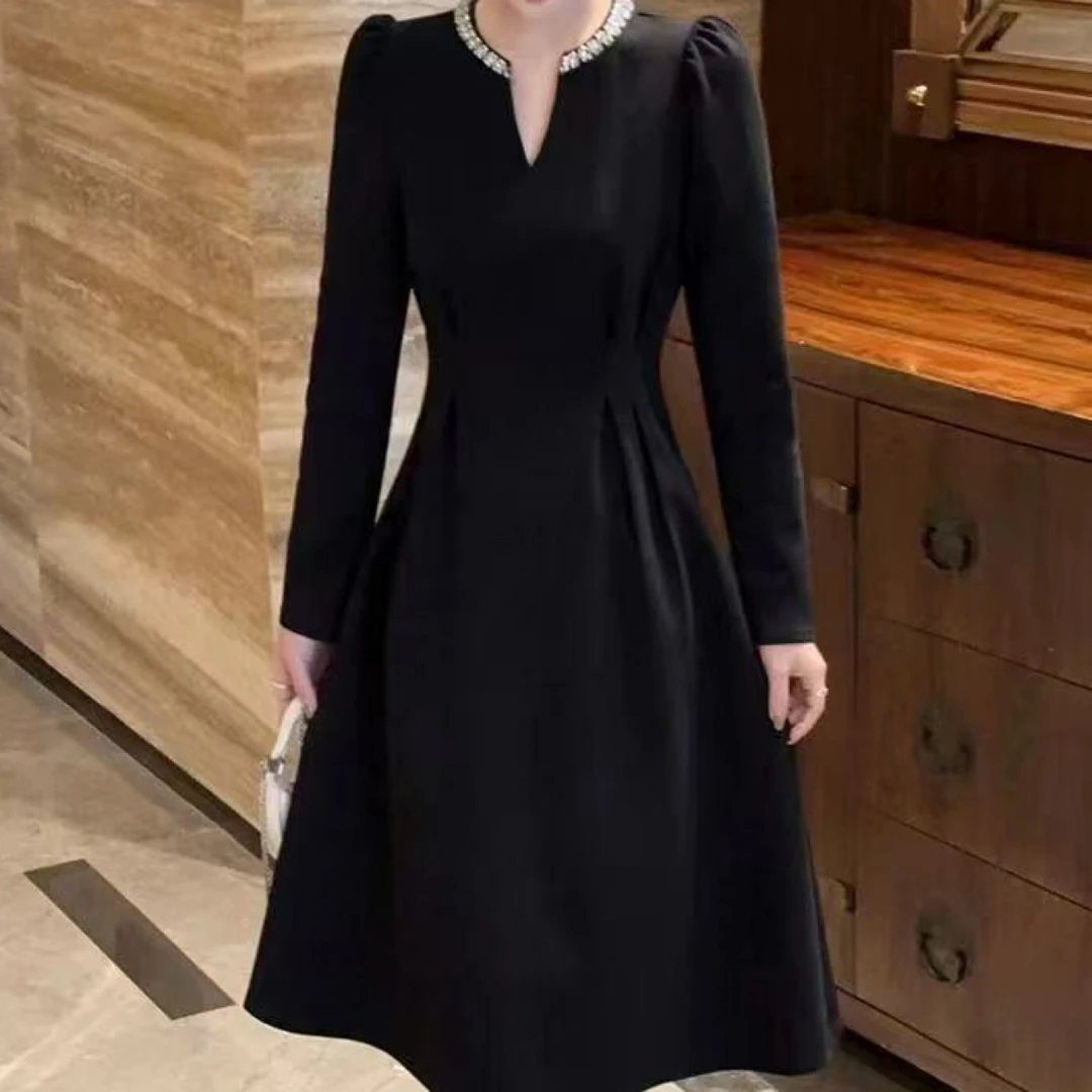 赫本风收腰显瘦气质秋季连衣裙高级感独特别致