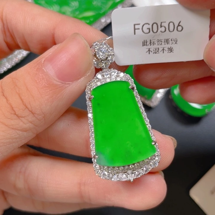 【闪购商品】颈饰银S925镶嵌翡翠翡翠
