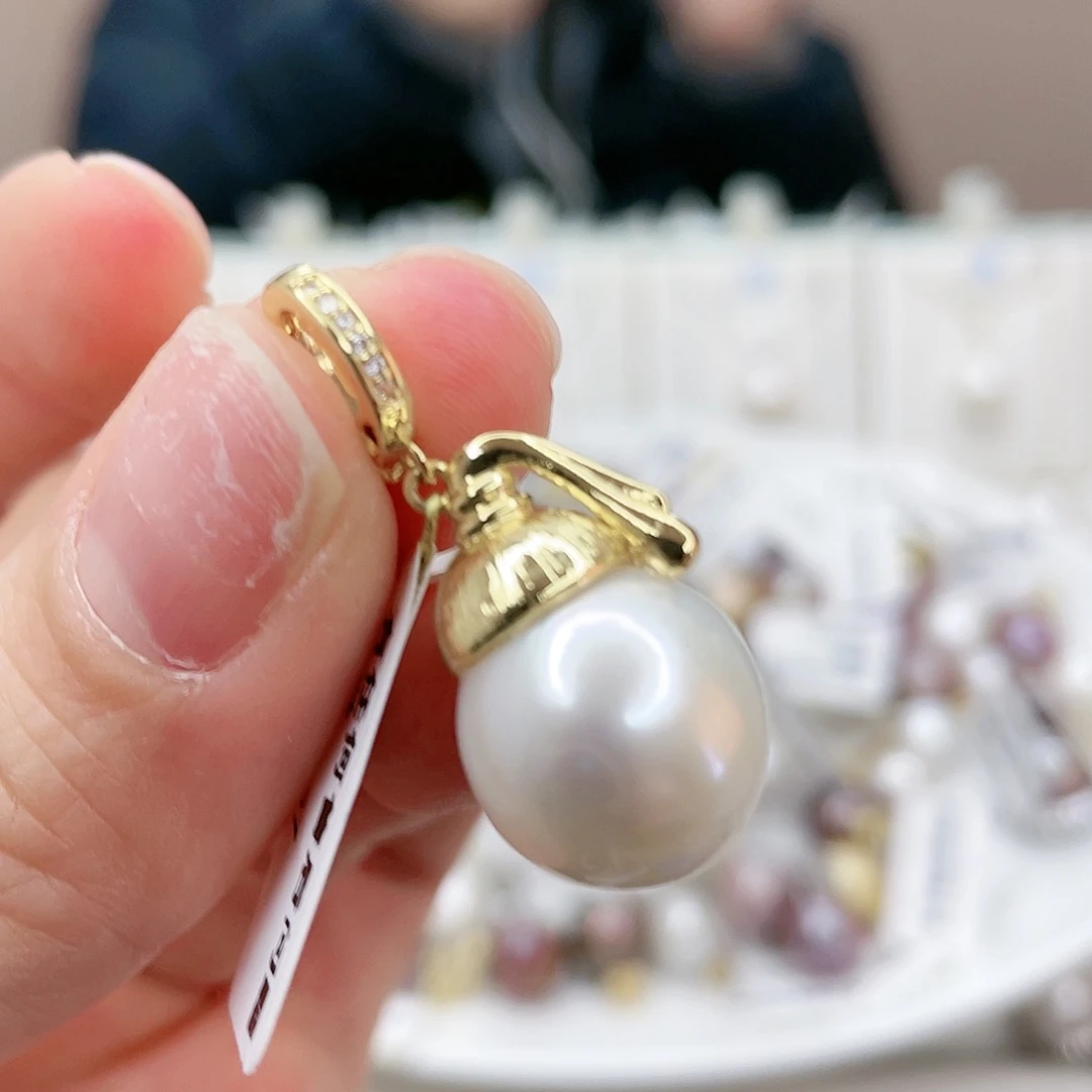 淡水珍珠吊坠(赠链)未镶嵌