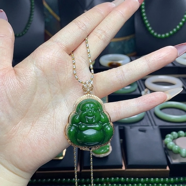 和田玉吊坠18K金镶嵌