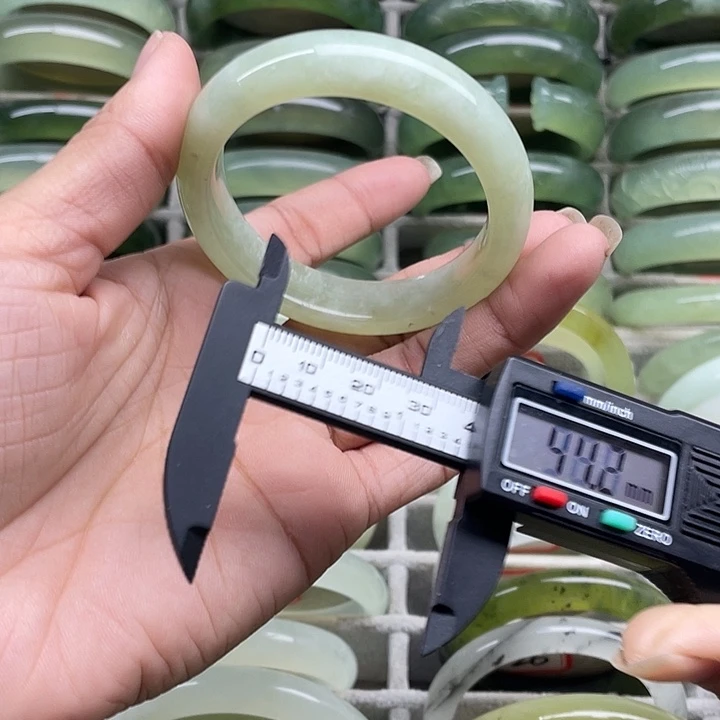 蛇纹石玉未镶嵌手镯34