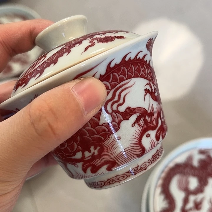 杯景德镇釉里红铠甲龙两才马蹄盖碗