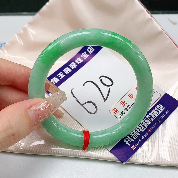未镶嵌手镯（圆镯）翡翠