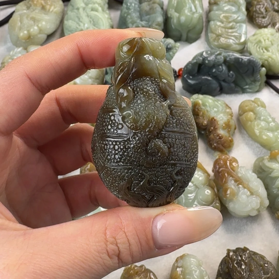 和田玉未镶嵌把件