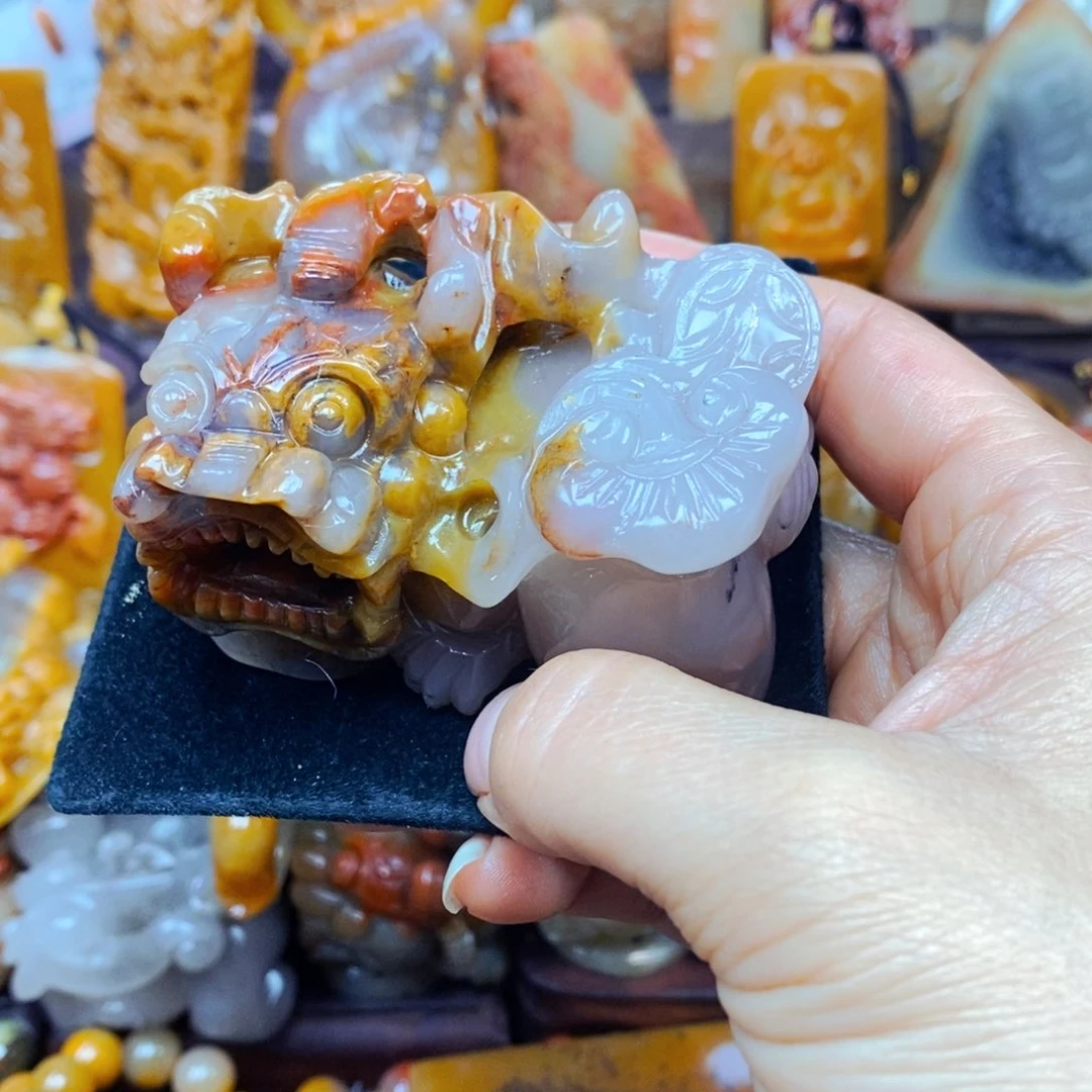 未镶嵌石英质玉（黄龙玉）颈饰