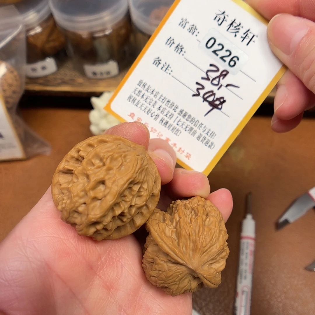文玩核桃吊坠野狼0226