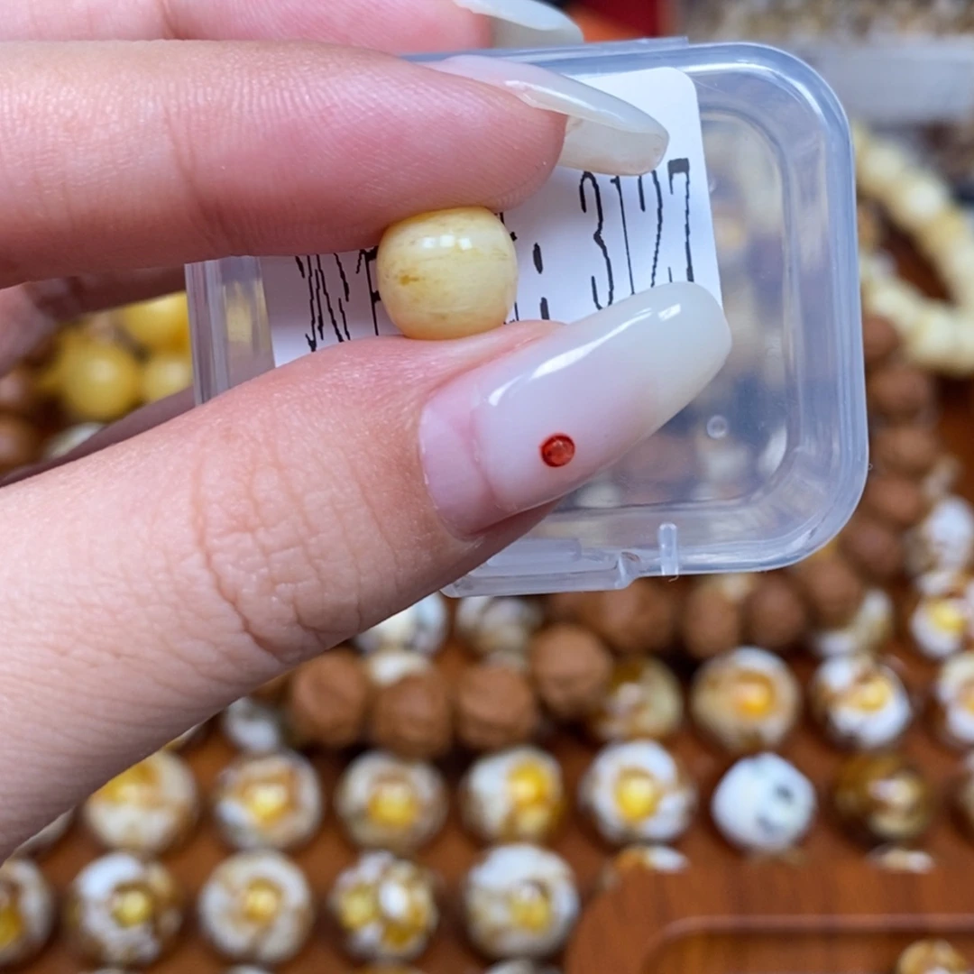 蜜蜡未镶嵌珠宝奇石3127