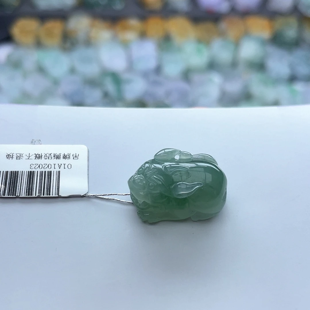 翡翠颈饰未镶嵌貔貅