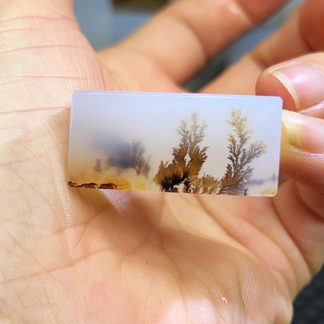 如***戏玛瑙/玉髓未镶嵌珠宝半成品