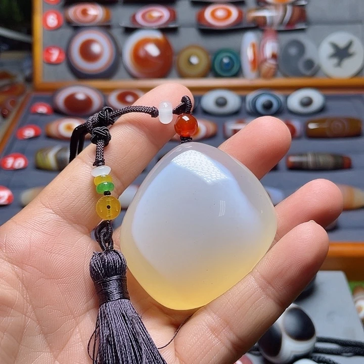 玛瑙/玉髓颈饰未镶嵌名*