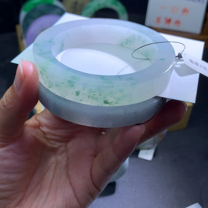 定制翡翠未镶嵌翡翠手镯