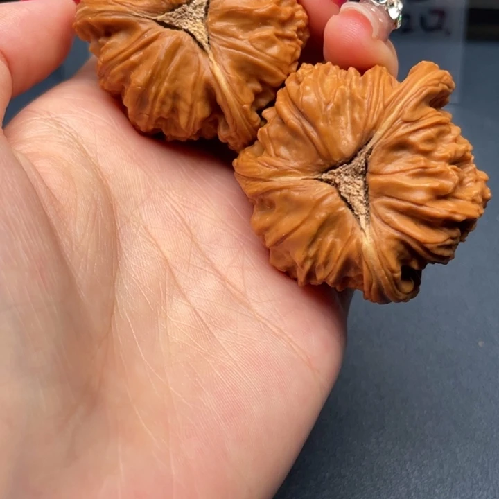 濮***店文玩核桃吊坠白狮子