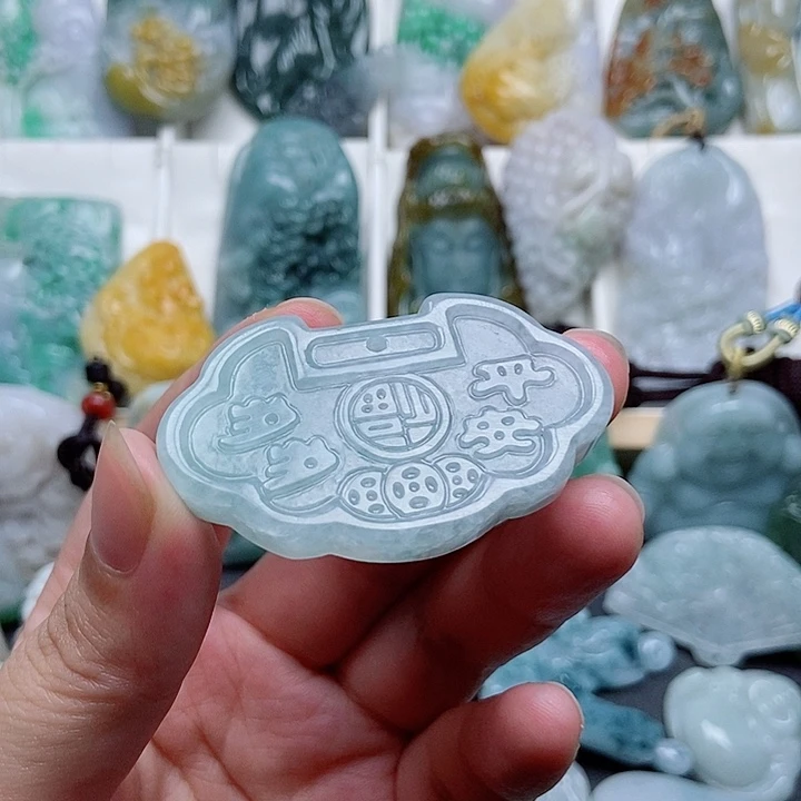 翡翠未镶嵌颈饰翡翠