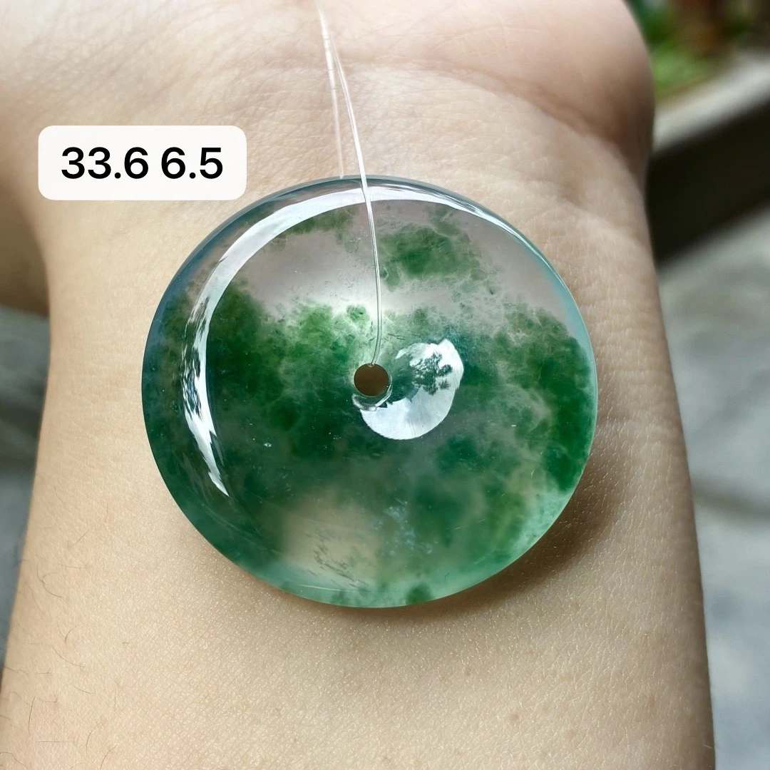 天然a货缅甸翡翠自然光高冰飘绿花大平安扣吊坠