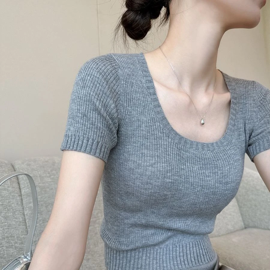 灰色短袖针织T恤夏季短款设计法式锁骨修身显瘦2025新款时尚洋气