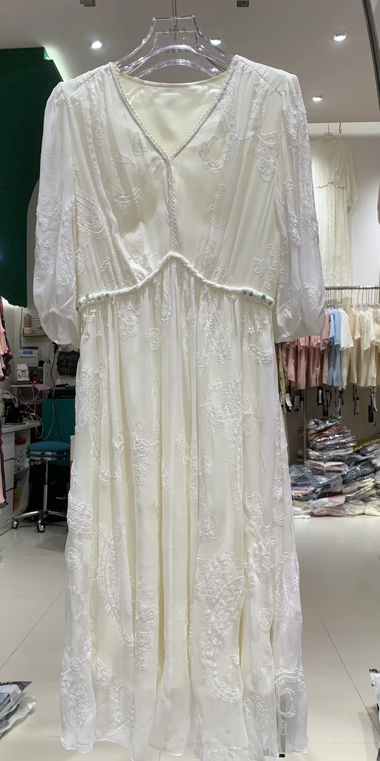 1198气质高品V领腰部打揽显瘦绣花连衣裙