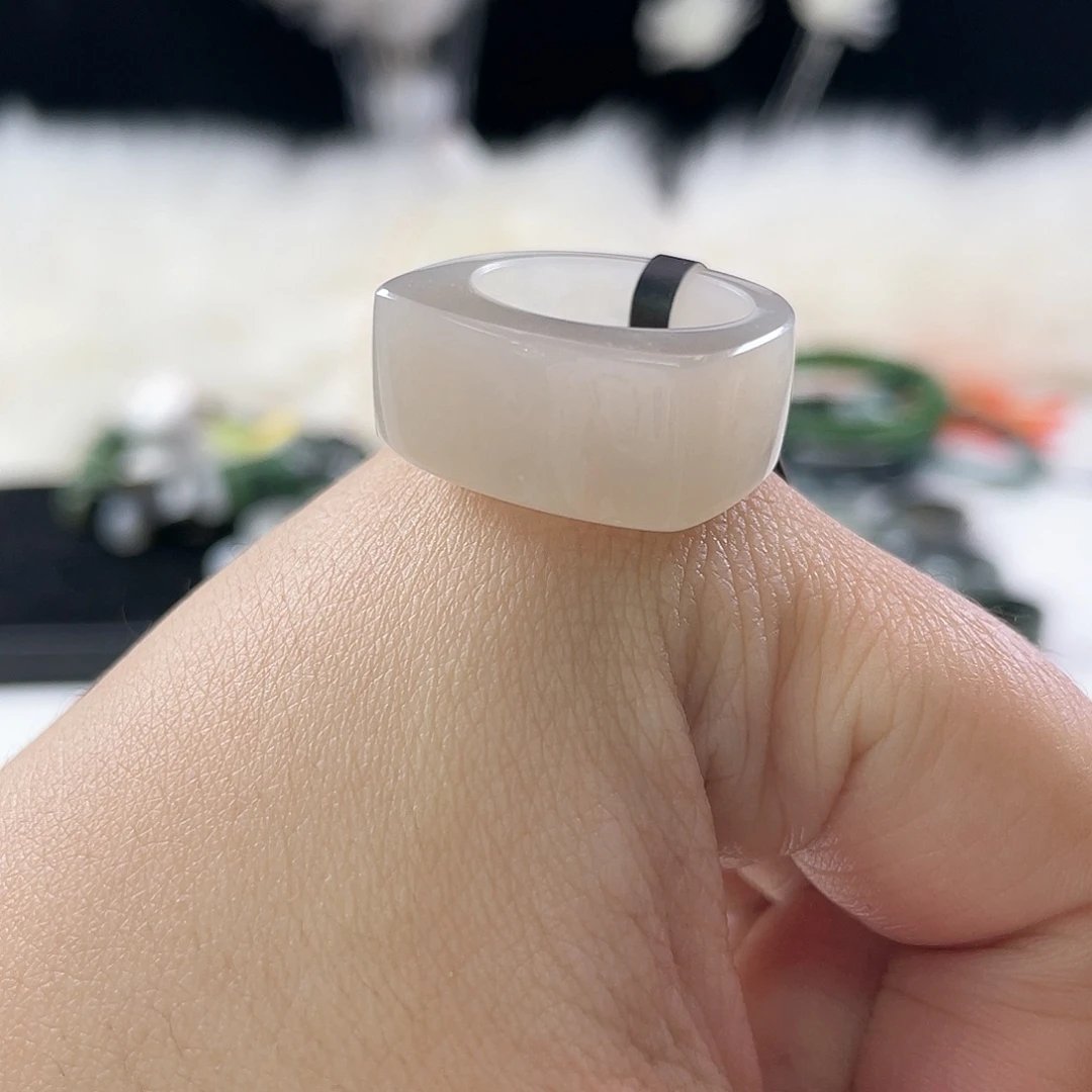 和田玉未镶嵌戒指l54。藕粉马鞍。17。不退换