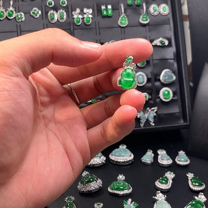 翡翠未镶嵌吊坠(不含链)