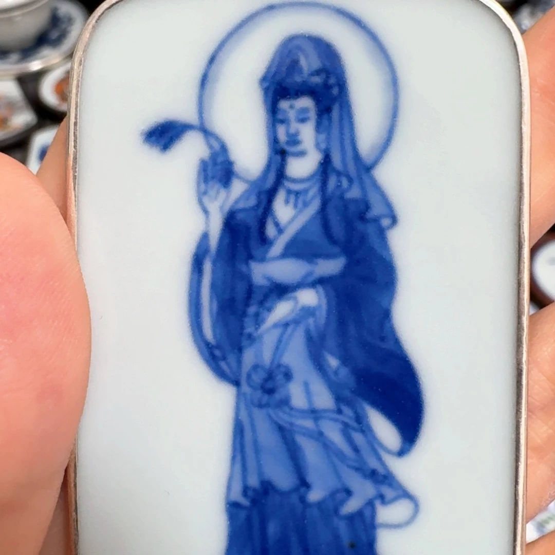 瓷片旭****者青花观音挂件一个