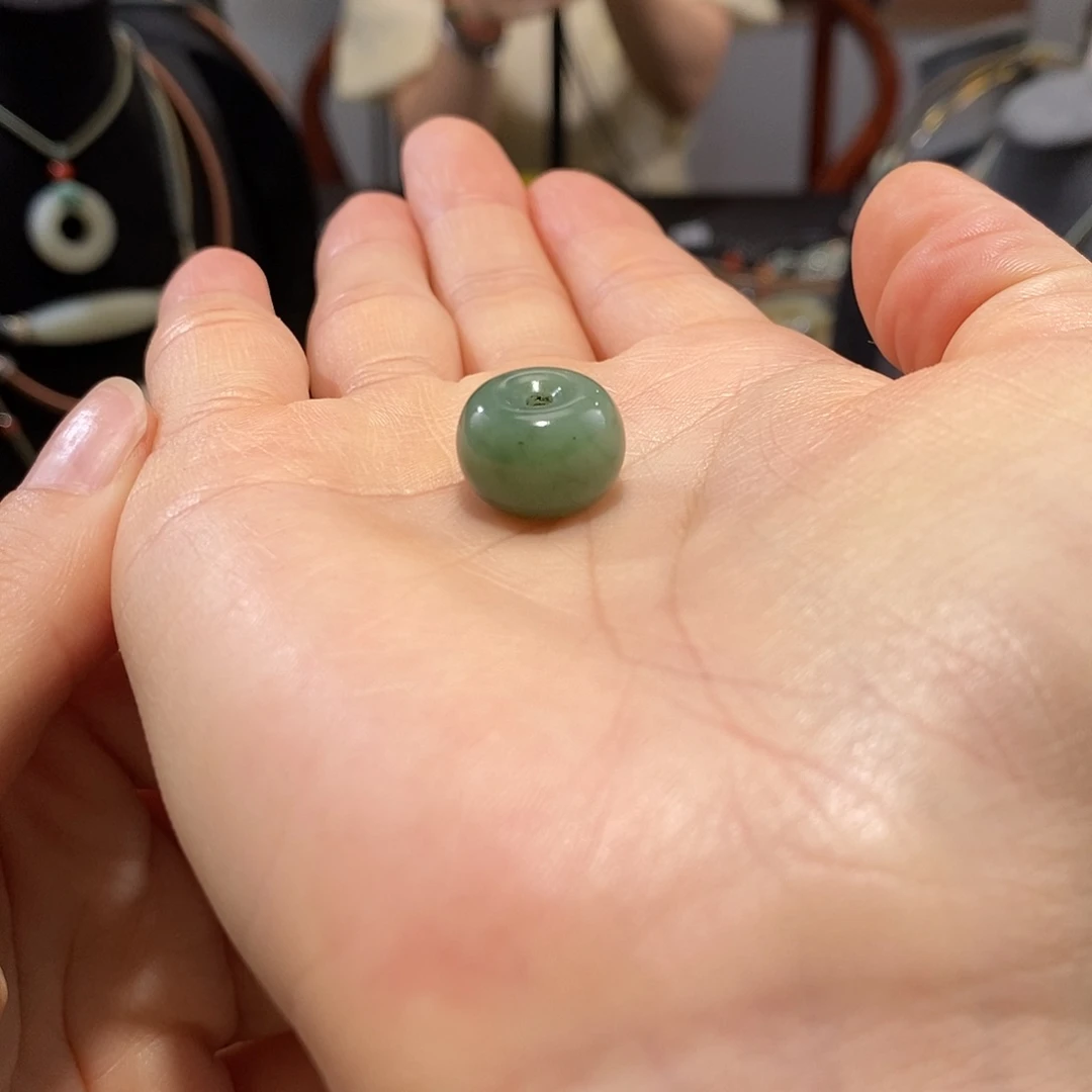 和田玉未镶嵌挂件开*果