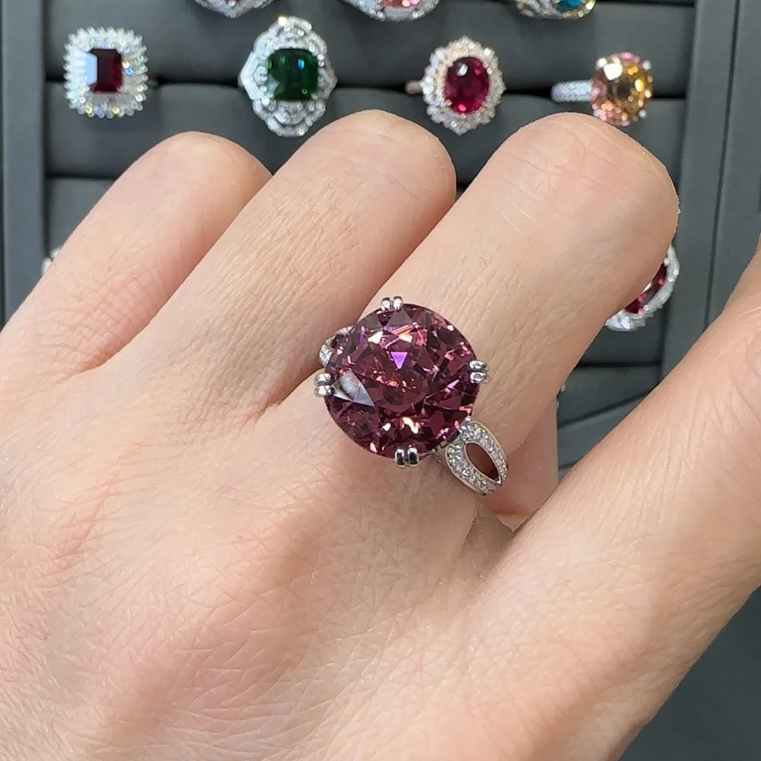 18K金镶嵌碧玺戒指8.48ct