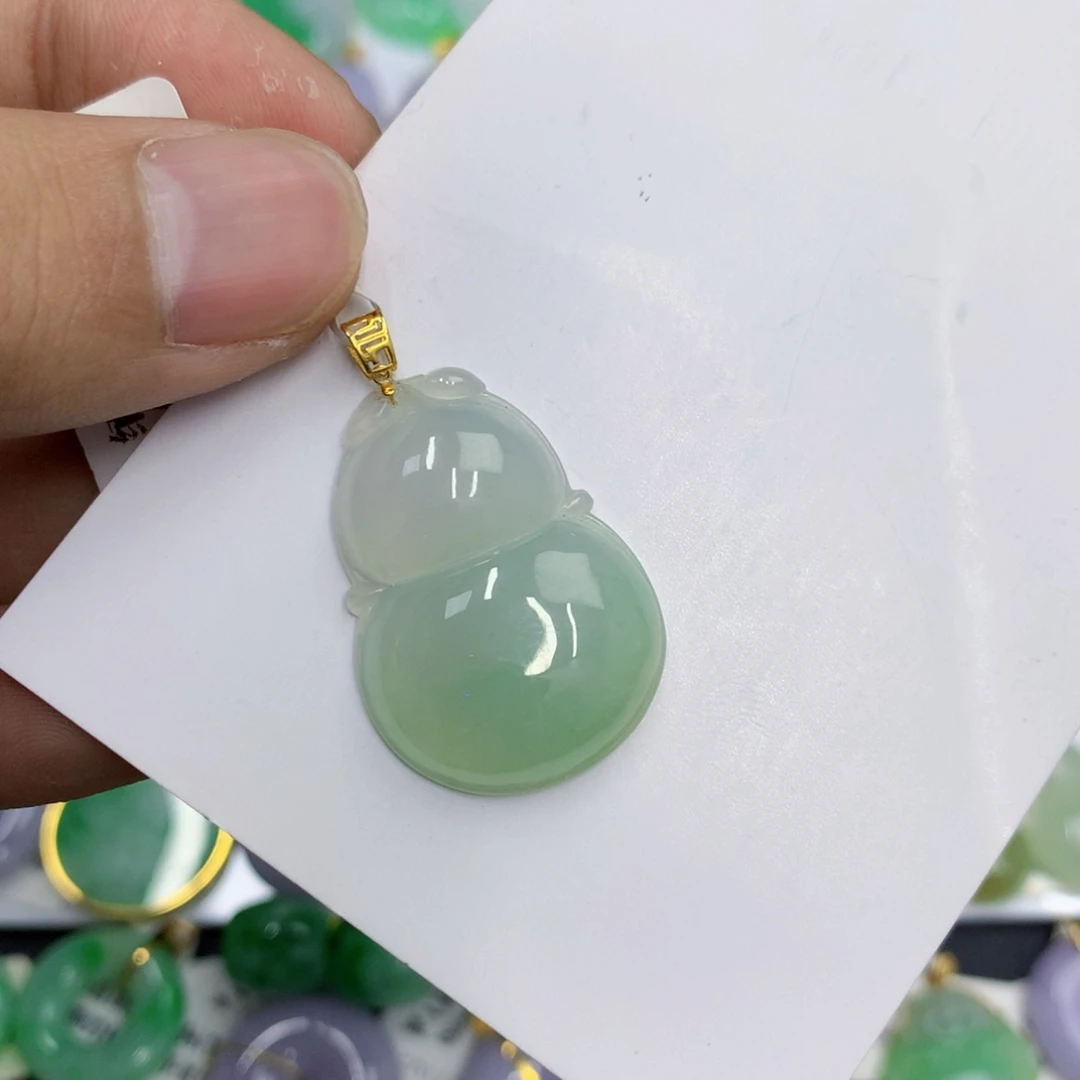 翡翠18K金镶嵌颈饰翡翠