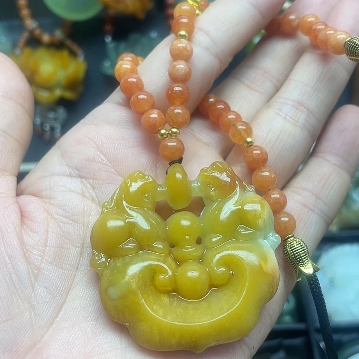 未镶嵌蛇纹石玉颈饰