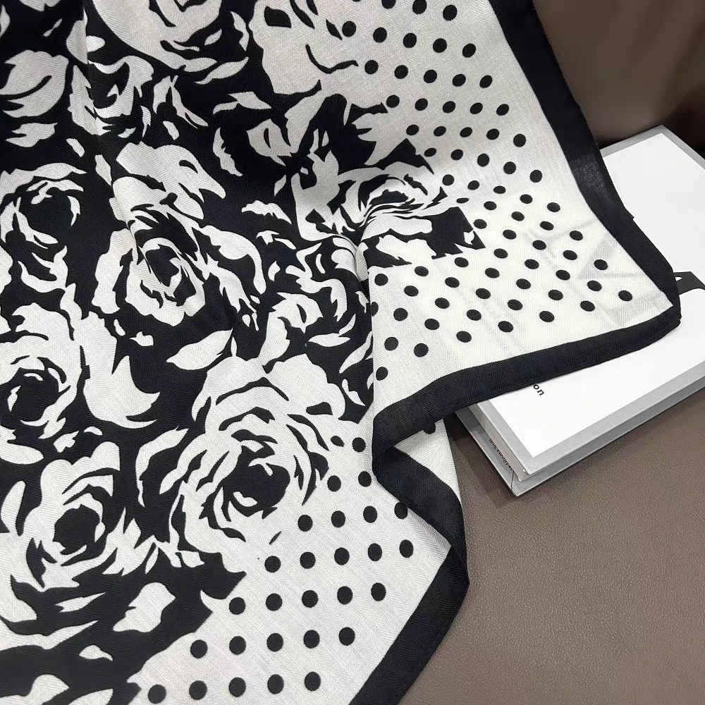 f90-8  【波点山茶花】丽锦段90*90左右丝巾方巾